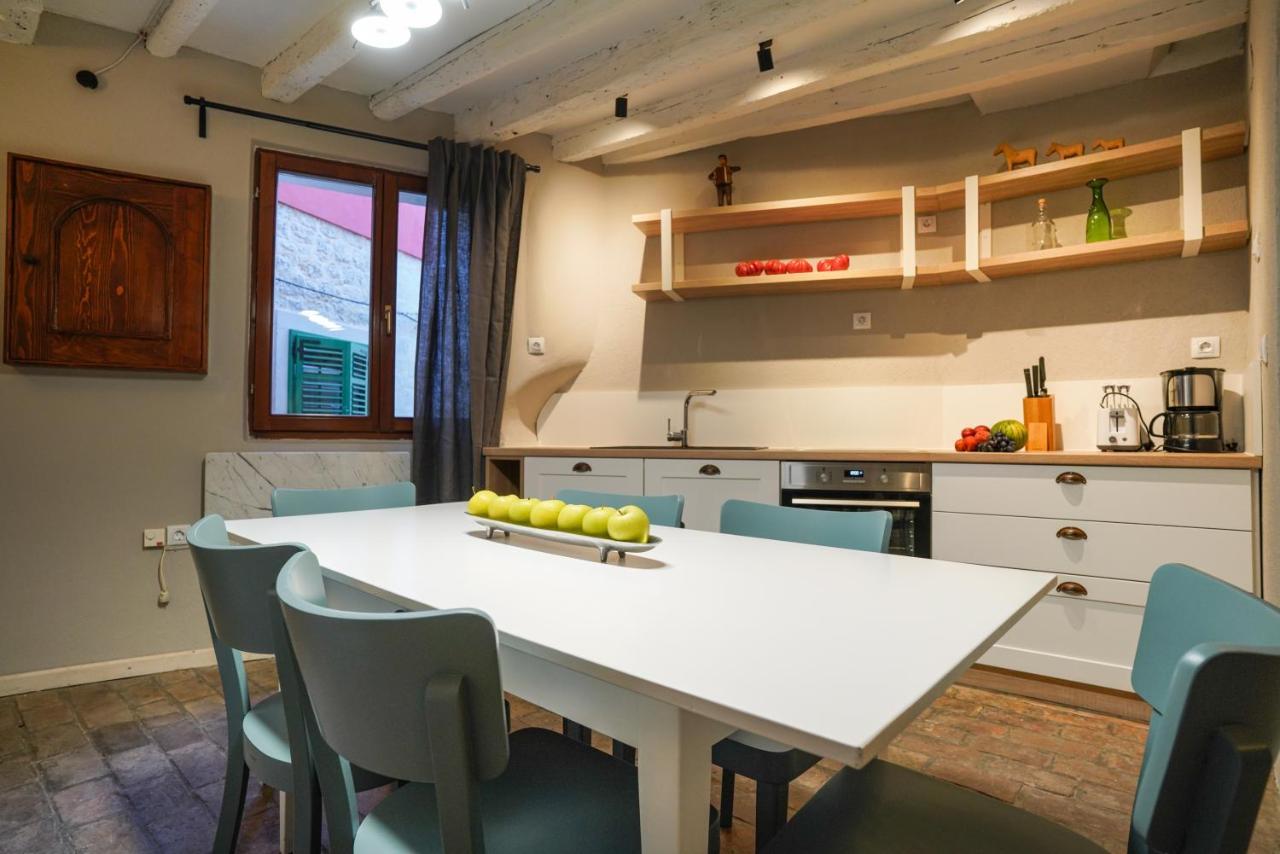 Deluxe Apartment Casa Flores With Sea View & Terrace Ровинь Экстерьер фото